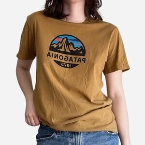 Patagonia graphic branded tee shirt - unisex medium